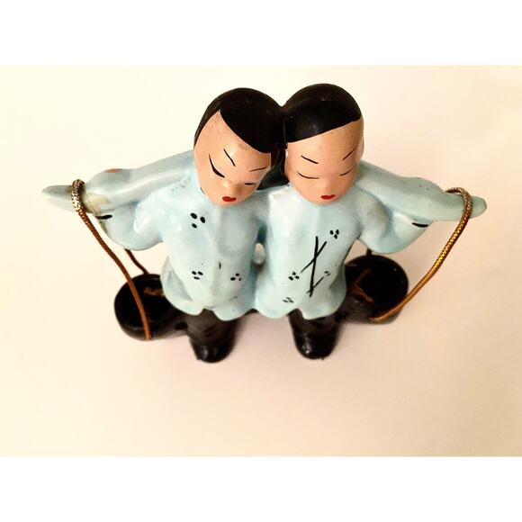 Vintage 1950s Asian Couple Carrying Water Buckets Figurine or Mini Planter - Picture 2 of 9